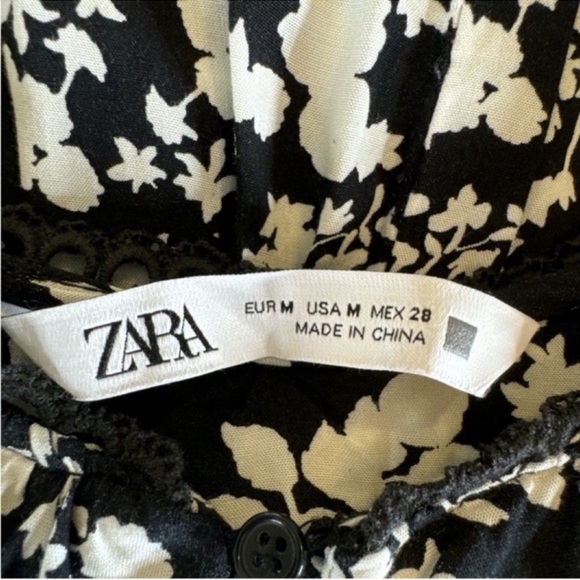 ZARA Black & White Floral Blouse Keyhole Neck w/Elastic Button Fastener, Size M. - Picture 7 of 11